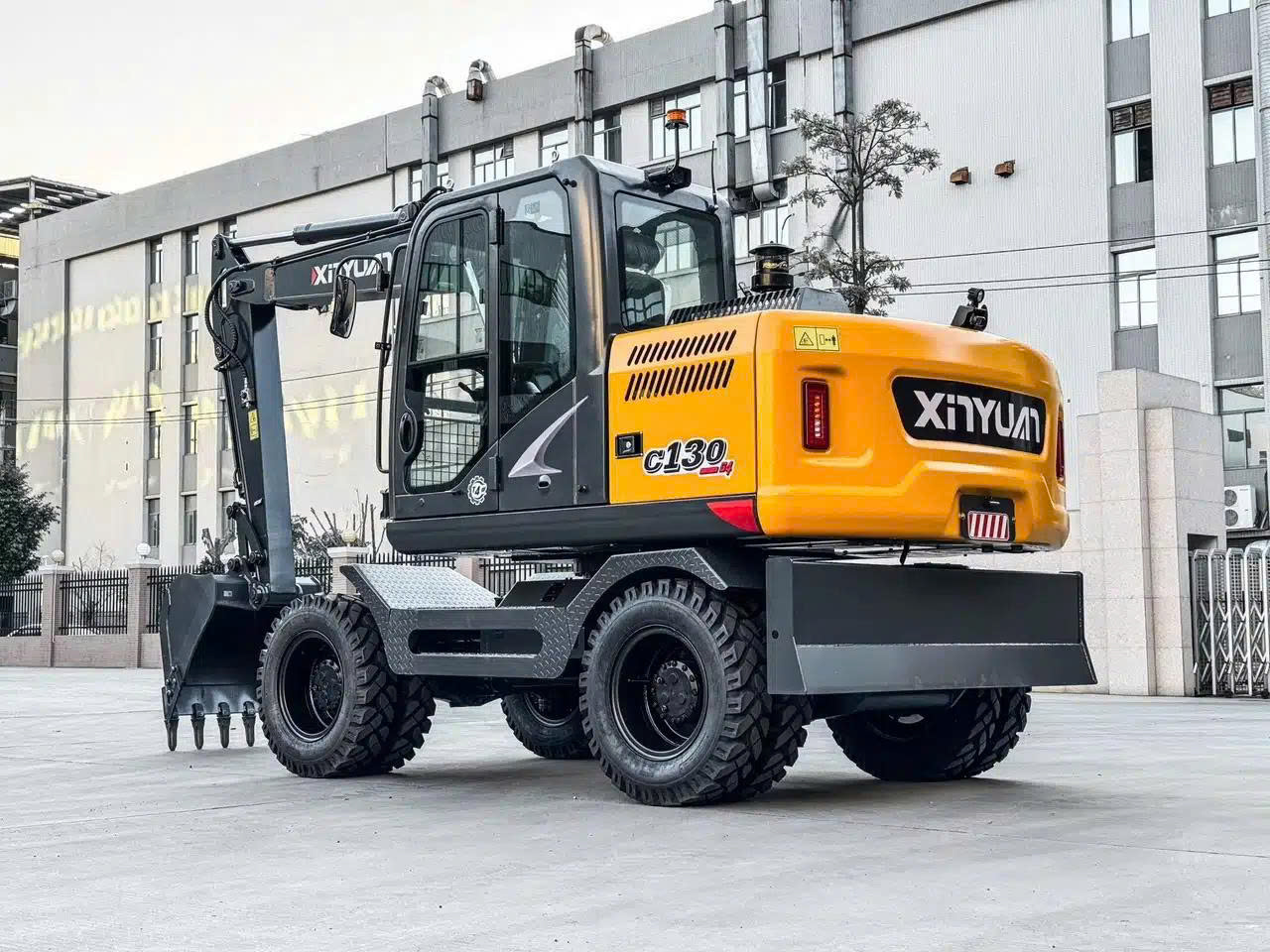 Máy Xúc Đào Bánh Lốp Xinyuan C130 - Sức Mạnh Vượt Trội Cho Công Trình Quy Mô